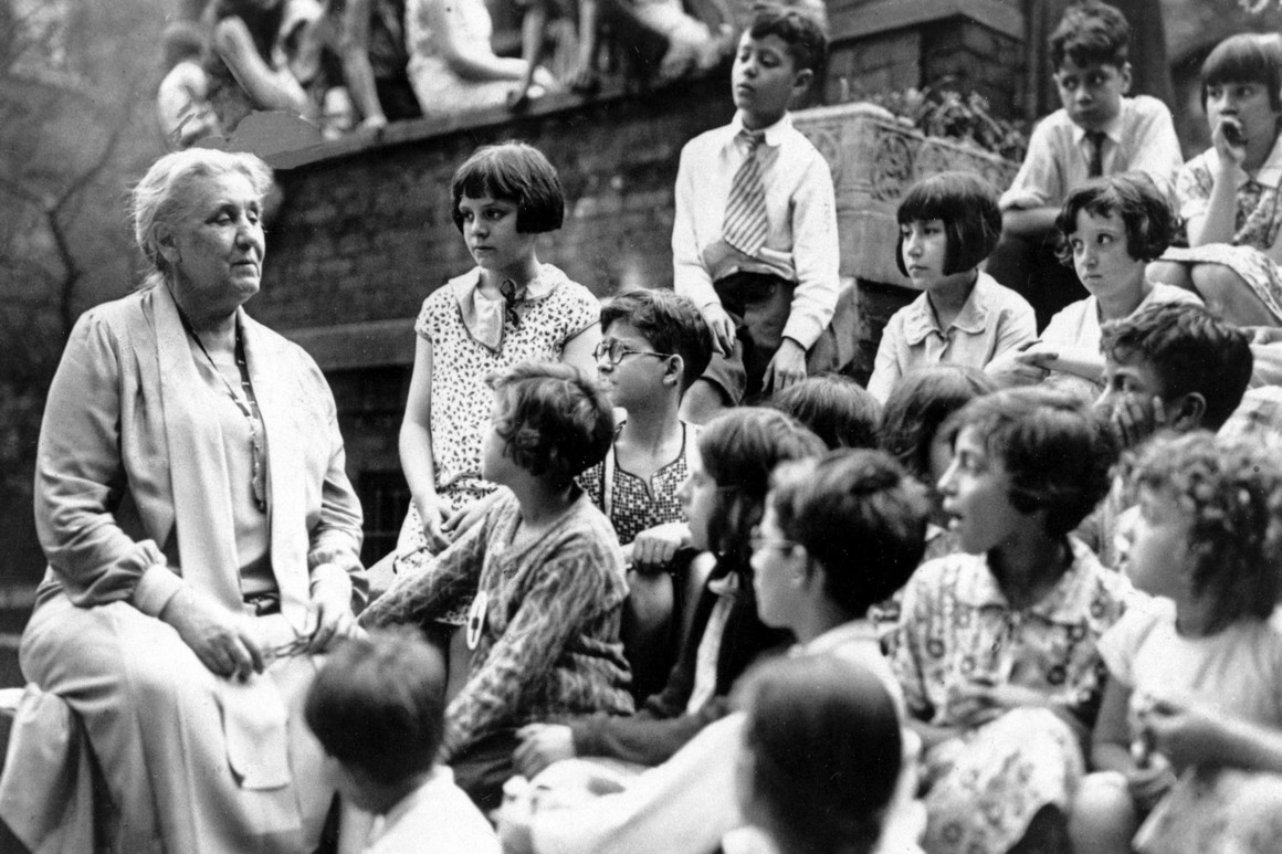 Jane Addams talks to Hull House Visitors (1935)