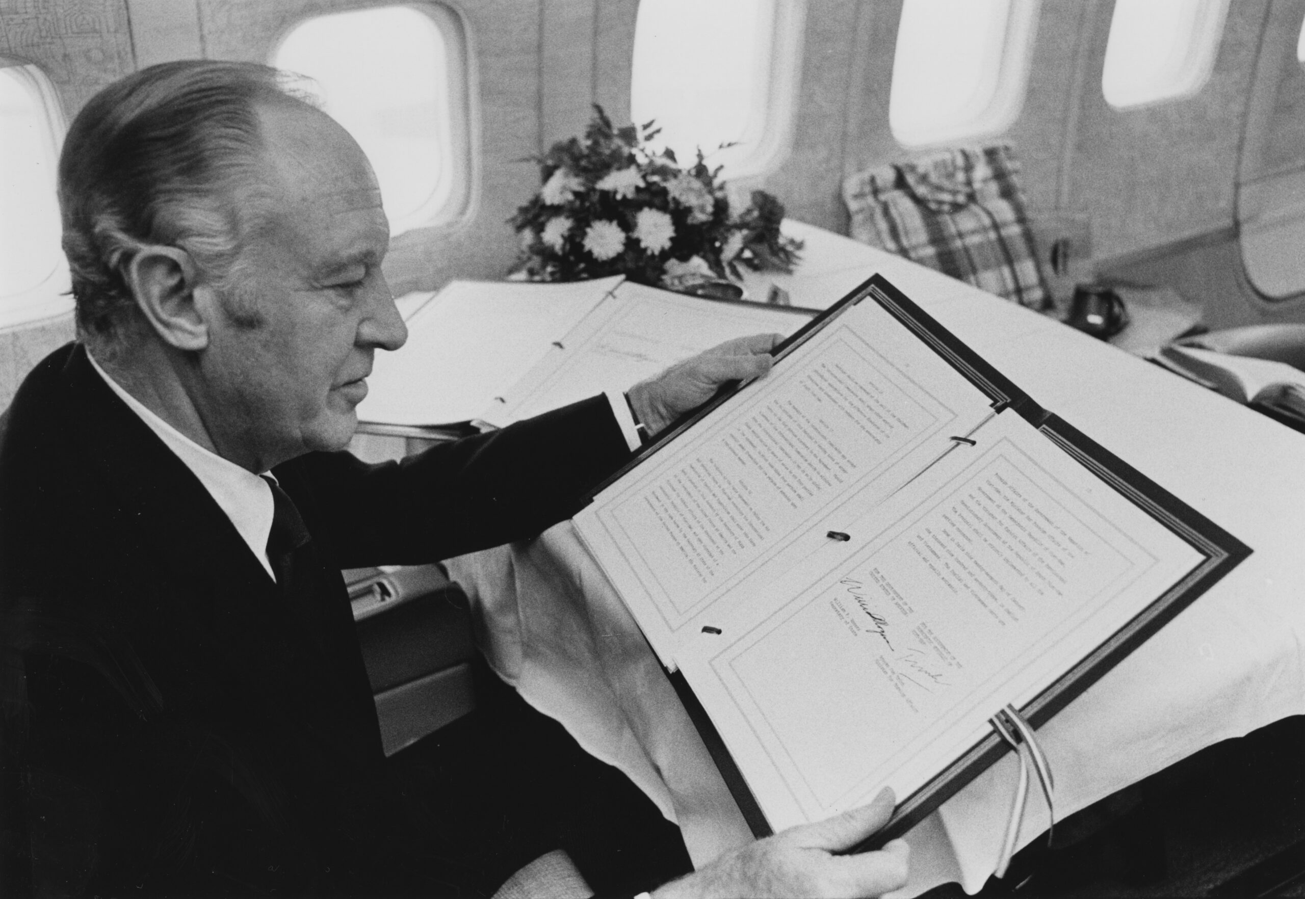 Battle of BenSecretary of State William Rogers reading the signatures page of the Peace Agreement – National Archives Identifier: 27580143nington