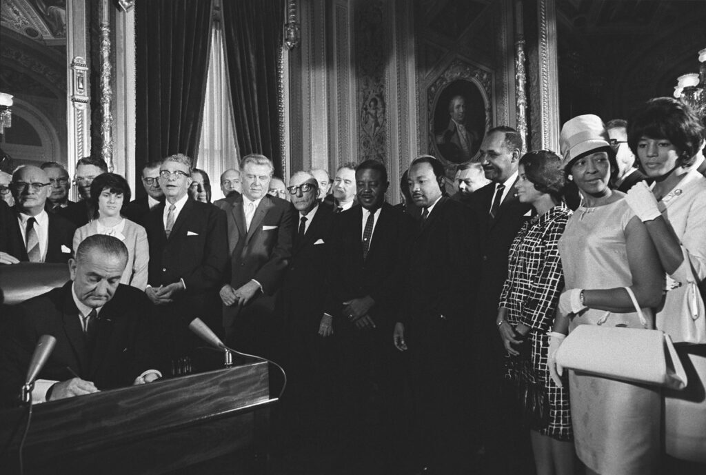 president-johnson-signs-voting-rights-act